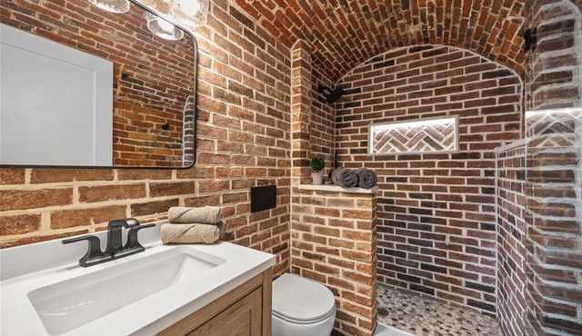 The Witches Den- Historic Salem Retreat