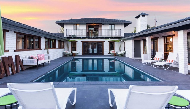 The Wolf & Horseshoe – Sonoma Designer Wine Country Farmstay. Pool & 4 Ensuites.