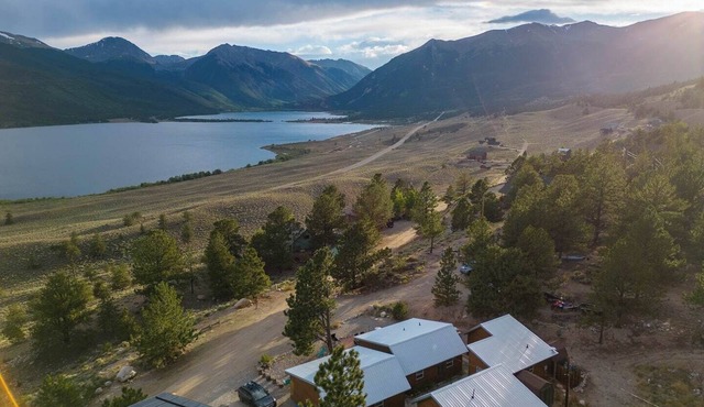 The Wolf Retreat | Lake+Alpine Lookout | Fast Wifi