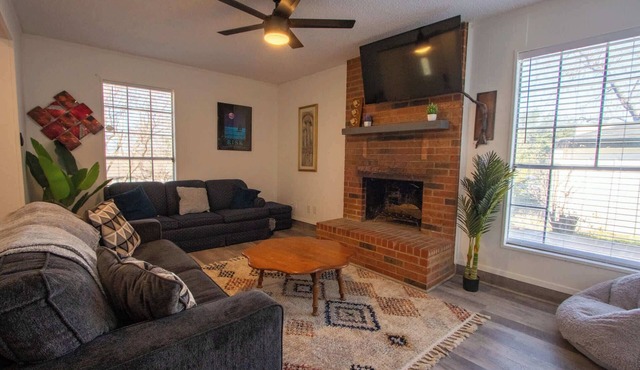 The Wonder Inn - Sleeps 11 near TCU