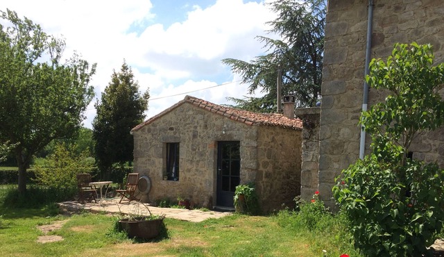 The wood tee - small independent house, atmosphere lime and stone