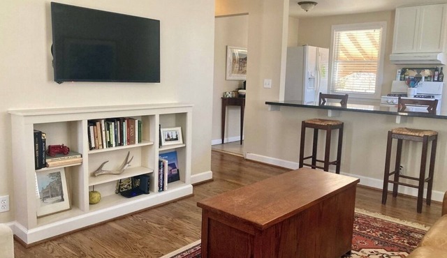 The Woodbright - Cozy Digs - Easy Access to City - Pet Friendly