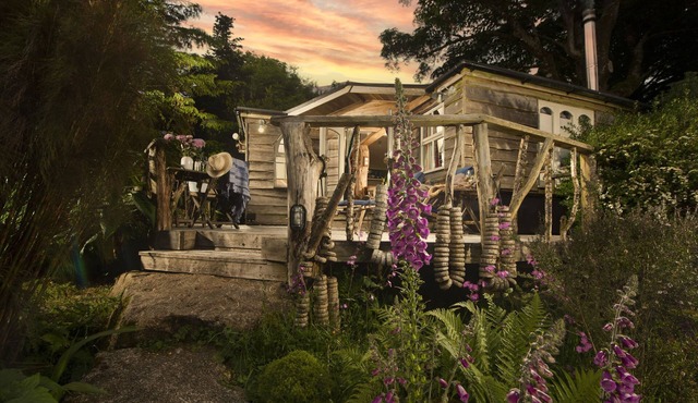 The Woodcutters Cabin - Idyllic Cabin Ten Minutes from the Sea