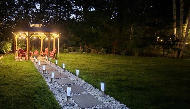 The Wooded Oasis - Cozy Winter Cottage w/Hot Tub & Sunken Firepit