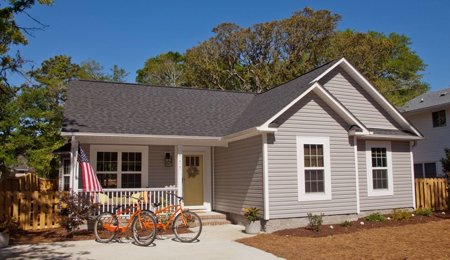 🐋 The Wooden Whale: Prof-designed 3br 2ba Oak Island retreat! Sleeps 6 🐋