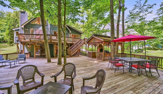 The Woodhill Hideout - All Season Family Fun