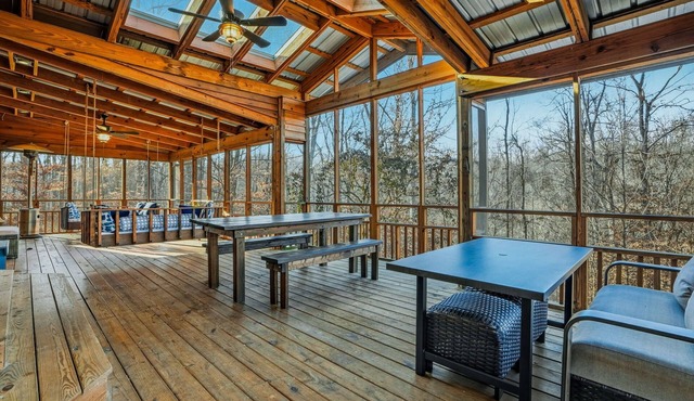 The Woodland Retreat Tullahoma - 5 bed, 4 bath with plenty of space to gather