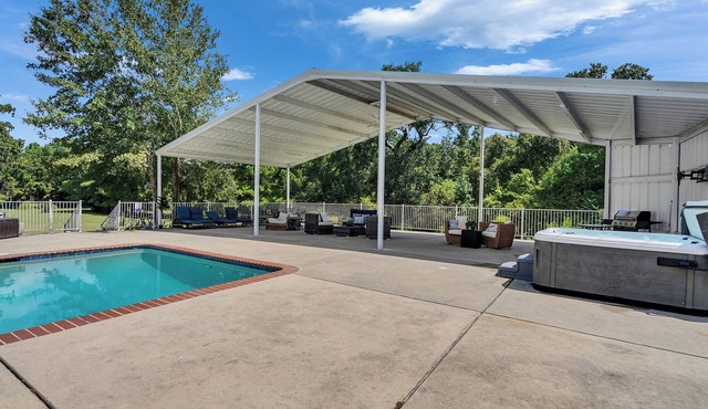The Woodlands TX Retreat Sleeps 16 Pool Jacuzzi Lake