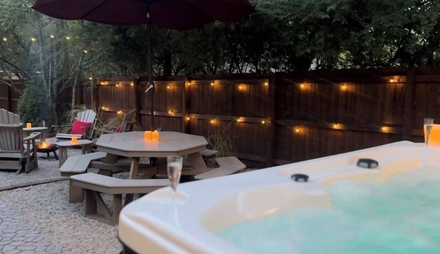 The Woods – Hot Tub Fire Pit Fenced Yard for Dogs 2 min to Berea & Trails