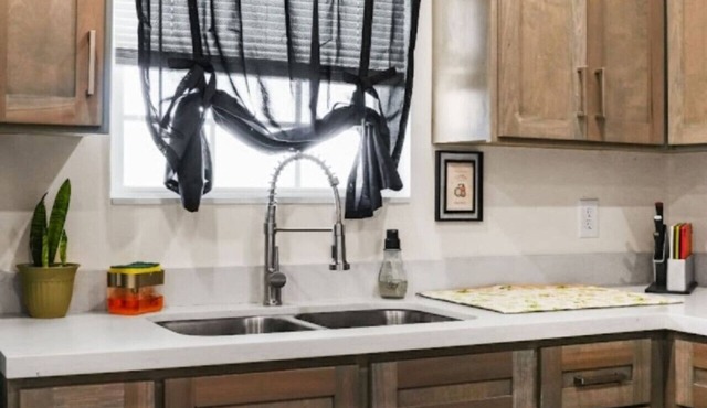 The WorkNest | Stylish Stay w/Desk & Fast Wi-Fi