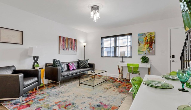 The Worthington - 3 BR and Parking