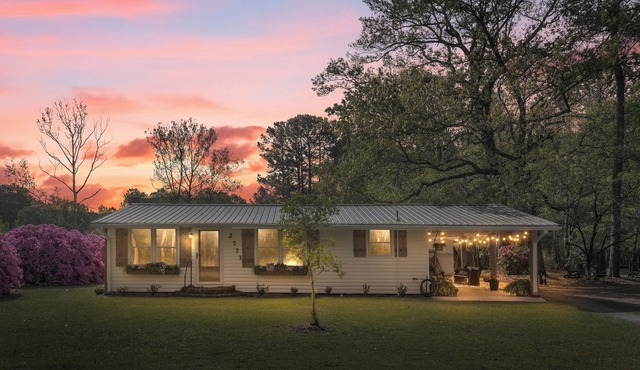 The Wrenn’s Nest - Quaint National Forest Getaway
