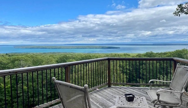 The Wright House - Bayfield retreat space! Sleeps 16