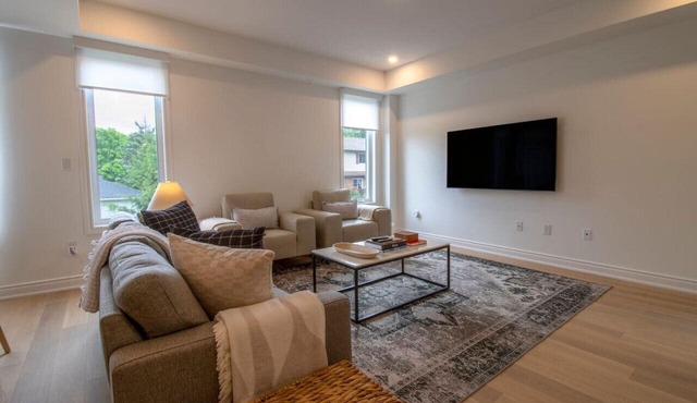 The Wright House - Modern 3BDRM home in Midland!