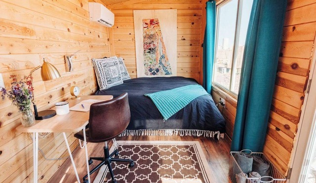 The Writer's Nook - Heated & AC