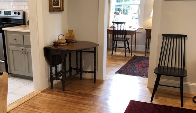 The Writers NestnPeaceful studio apartment near historic downtown