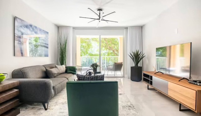 The Yacht Club at Aventura Miami 8304