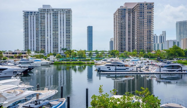 The Yacht Club At Aventura. 1 Bedroom Stunning Waterfront view !