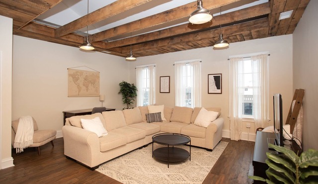 The Yates Loft - Downtown Geneva