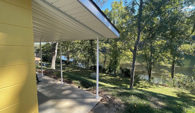 The Yellow Cabin on the White River