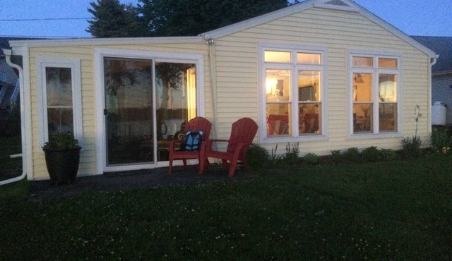 The "Yellow Cottage" waterfront Little Sodus/Fair Haven Bay
