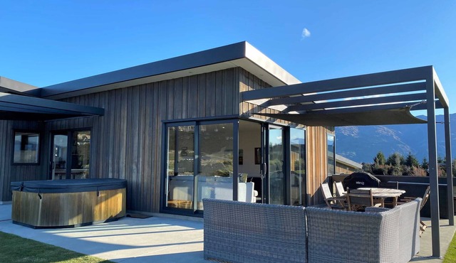 The Yellow Door The S