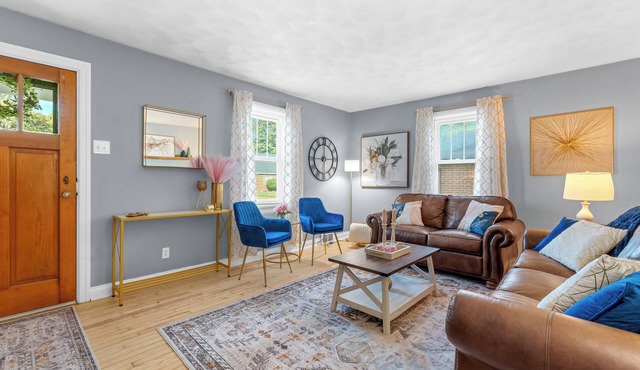 The Yellow Haus, close to downtown Waterloo!