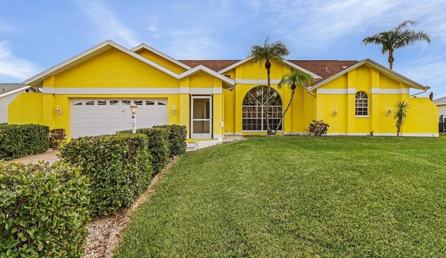 The Yellow Home amazingly lake view