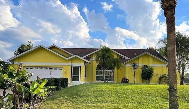 The Yellow Home amazing lake view