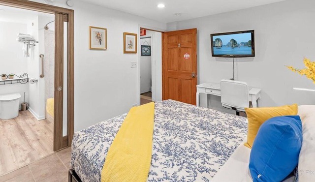 The Yellow Queen Family Room with Luxury ensuite full restroom