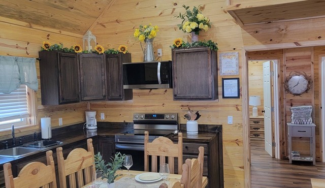 The Yellow Rose Cabin on Lake Granbury