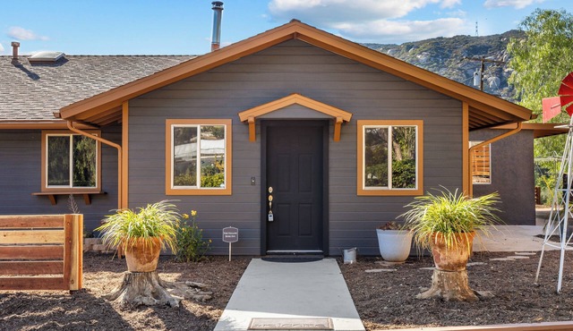 The Yellow Rose Inn - Your Enchanting Getaway in the Heart of Escondido