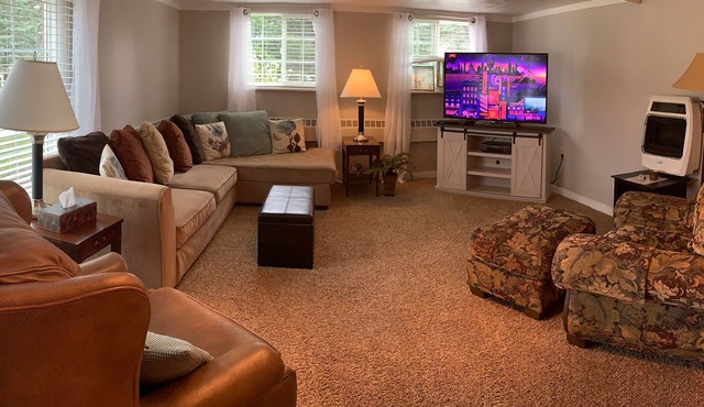 The Yoder’s on Somerset: Sleeps 1-6.