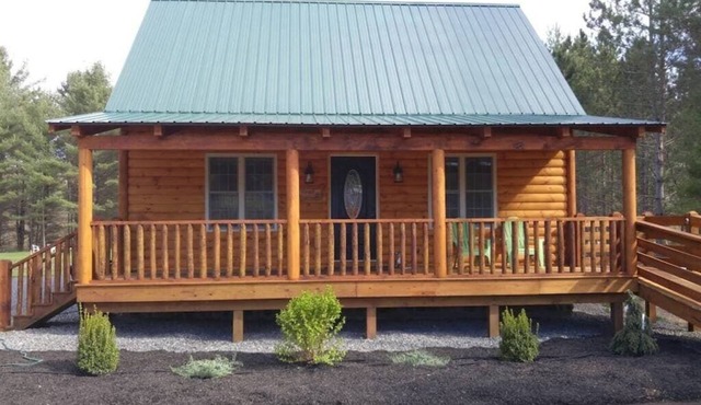The Yogi, Dog Friendly Cabin at Lake Algonquin
