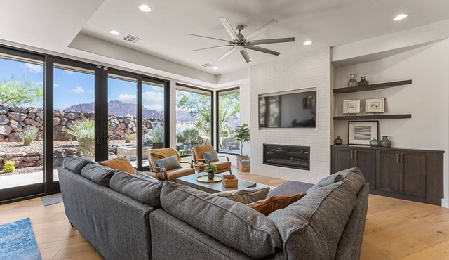 The Yucca Flower #11: Dog Friendly + Luxury Home
