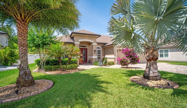 The Zen Flamingo – Elegant Private Oasis with Pool, and Outdoor Kitchen