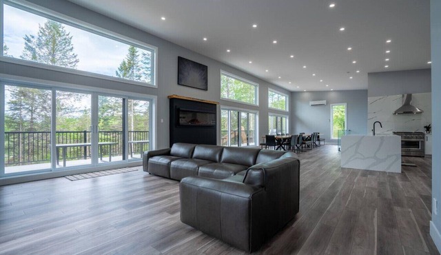 The Zenith |Hot Tub | Lake |Pool Table
