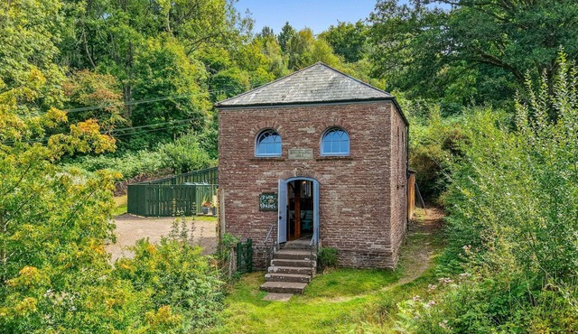 The Zion Chapel, Cinderford - sleeps 4 guests in 1 bedroom