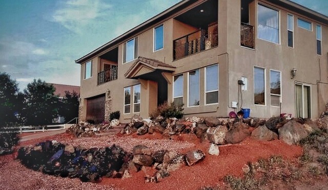 The Zion Home: 4-Private Bedrooms & Private Baths - Accommodates up to 10 Guest