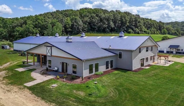 The Zoo Barn! Pool, Hot Tub, Bball/Pkbl, Theater