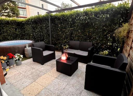 The56 - Private Garden Jacuzzi and Private Parking