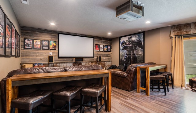 THEATER/GAME ROOM w/100” Screen! Pool Table! Dining Seats 20! 3 Living Areas!