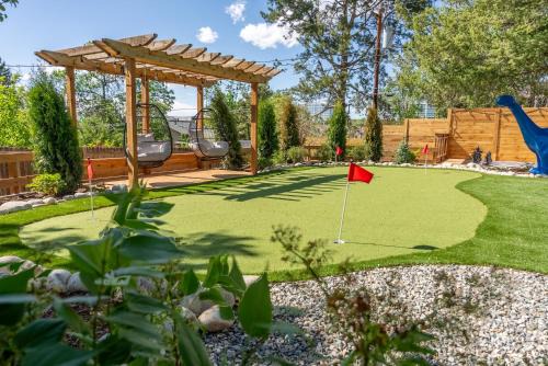 Theater, Hot Tub, Mini Golf, Luxe Fun House