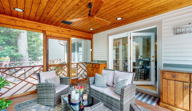 Theater Room! Waterfront Family Haven in Salisbury