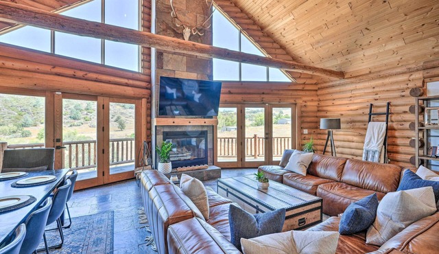 Theater + Scenic Views: Valley Springs Cabin!