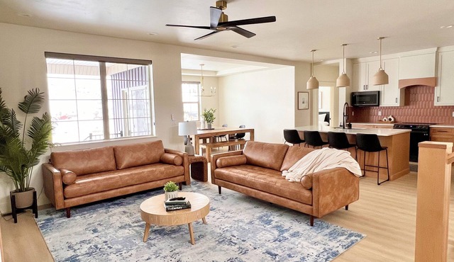 Theater, Shuffleboard, Arcade! New Home Downtown Lava Sleeps 20+