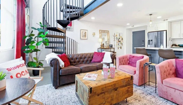 Theatre Inspired Loft 2br - 1 Block to Theatres and Downtown