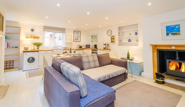 Theberton Annexe - sleeps 4 guests in 2 bedrooms