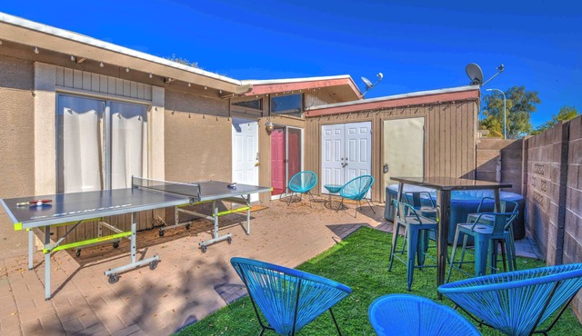 +[theCrashPad]+ 3 bedrooms + 2 bathrooms + familyfriendly + hottub + pingpong