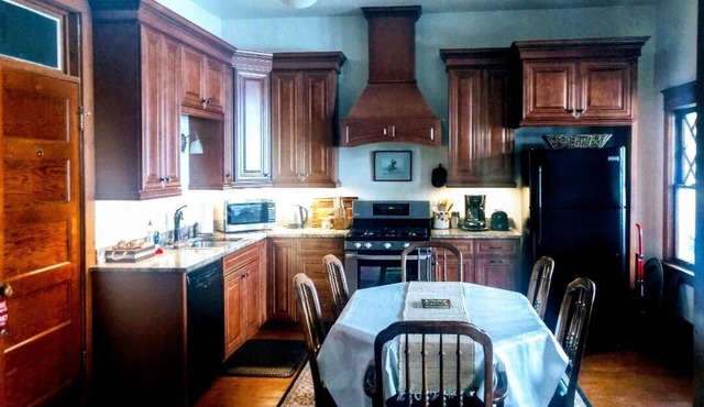 Thee Forks Mt. Historic 1910 Bryant Hotel 28 Minutes From Bozeman Montana